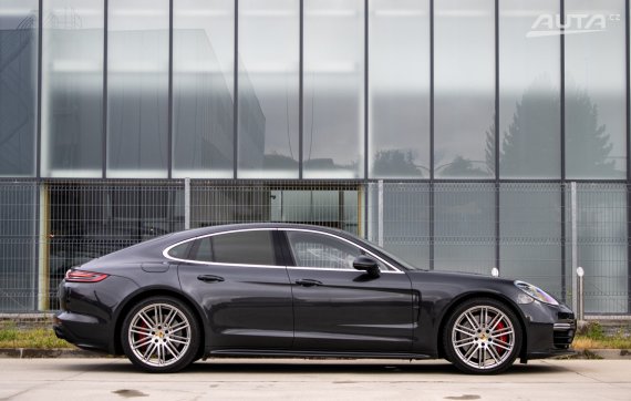 Porsche Panamera Turbo 4x4 / 404kW / A8 / ZÁRUKA / AJ NA SPLÁTKY / PROTIÚČET 2017 šedá