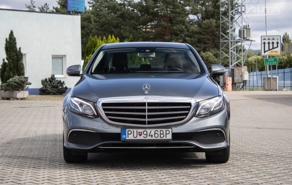 Mercedes-Benz E trieda Sedan 220 D 2016 šedá