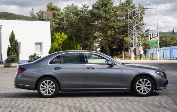 Mercedes-Benz E trieda Sedan 220 D 2016 šedá