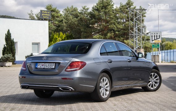 Mercedes-Benz E trieda Sedan 220 D 2016 šedá
