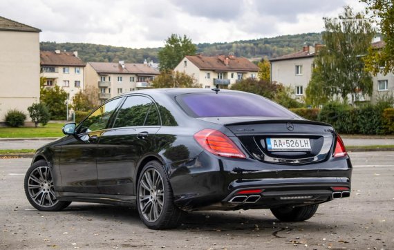 Mercedes-Benz S63 AMG / AJ NA SPLÁTKY- PROTIÚČET / 2016 černá
