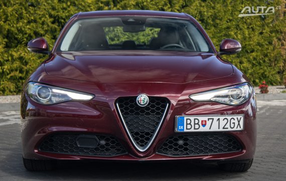 Alfa Romeo Giulia 2.2 Diesel 180 MT Super, 132kW, M6 / AJ NA SPLÁTKY / PROTIÚČET / 2018 červená