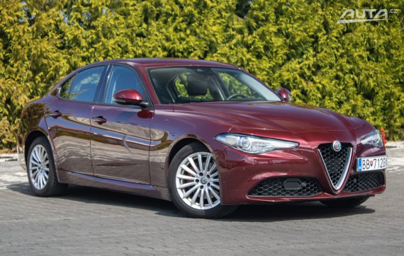Alfa Romeo Giulia 2.2 Diesel 180 MT Super, 132kW, M6 / AJ NA SPLÁTKY / PROTIÚČET / 2018 červená