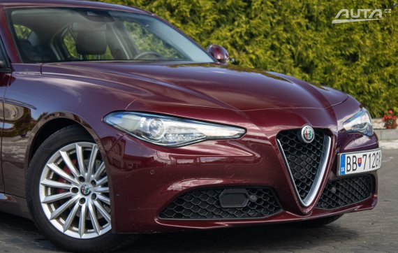 Alfa Romeo Giulia 2.2 Diesel 180 MT Super, 132kW, M6 / AJ NA SPLÁTKY / PROTIÚČET / 2018 červená