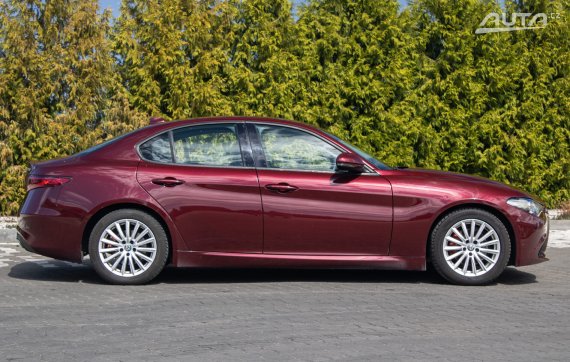 Alfa Romeo Giulia 2.2 Diesel 180 MT Super, 132kW, M6 / AJ NA SPLÁTKY / PROTIÚČET / 2018 červená