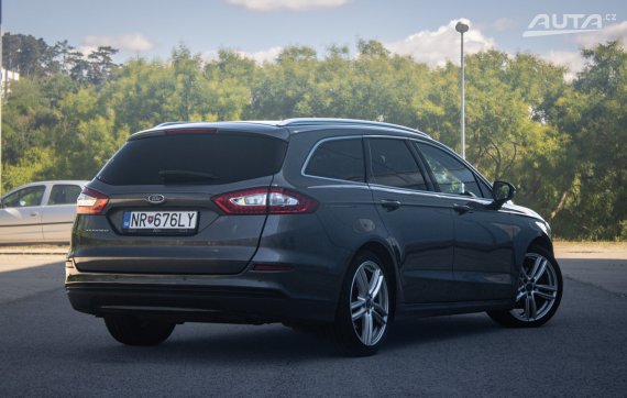 Ford Mondeo Combi 2.0 TDCi Duratorq, 110kW, M6 / AJ NA SPLÁTKY / PROTIÚČET / 2015 šedá