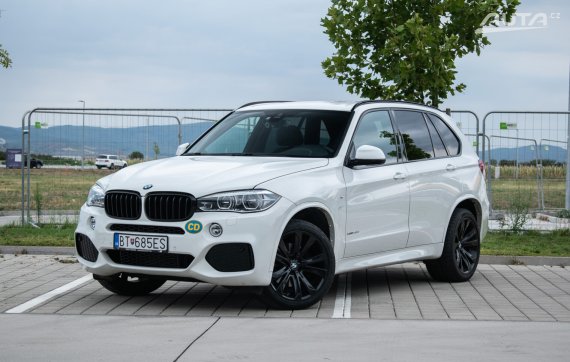 BMW X5 xDrive40d A/T, 230kW (2017) / AJ NA SPLÁTKY / PROTIÚČET / 2017 - hlavní pohled
