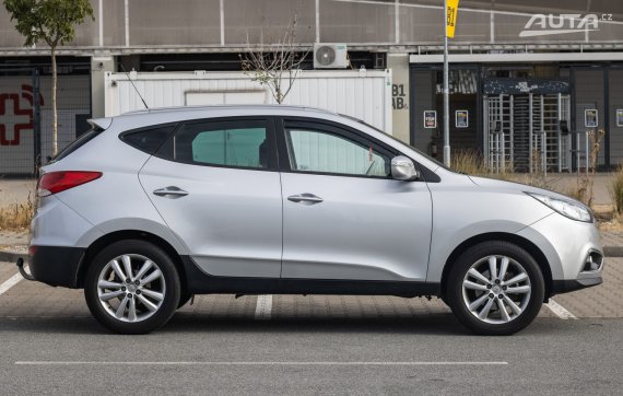 Hyundai ix35 2.0 CRDi VGT, 100kW (2011) / AJ NA SPLÁTKY / PROTIÚČET / 2011 stříbrná metalíza