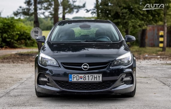 Opel Astra J 2.0 CDTI 143kW / AJ NA SPLÁTKY / PROTIÚČET 2014 černá