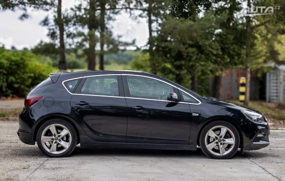 Opel Astra J 2.0 CDTI 143kW / AJ NA SPLÁTKY / PROTIÚČET 2014 černá