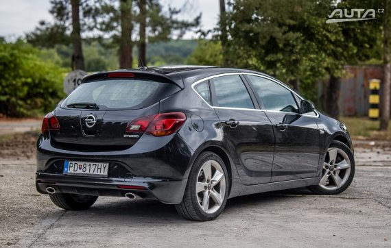 Opel Astra J 2.0 CDTI 143kW / AJ NA SPLÁTKY / PROTIÚČET 2014 černá