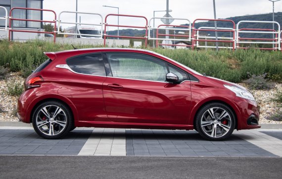 Peugeot 208 1.6 THP GTI, 153kW (2017) / AJ NA SPLÁTKY / PROTIÚČET / 2017 červená