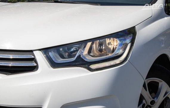 Citroën C4 1.2 PureTech, 96kW (2015) / AJ NA SPLÁTKY / PROTIÚČET / 2015 bílá