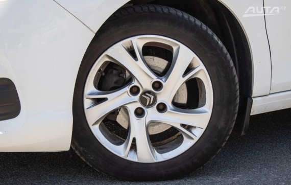 Citroën C4 1.2 PureTech, 96kW (2015) / AJ NA SPLÁTKY / PROTIÚČET / 2015 bílá