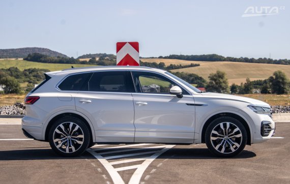 Volkswagen Touareg 3.0 V6 TDI SCR 286k 4Motion Tiptronic 210kW AT/8 / AJ NA SPLÁTKY / PROTIÚČET 2022 bílá