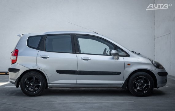 Honda Jazz 1.2 LS, 57kW, M5, 5d. / AJ NA SPLÁTKY / PROTIÚČET / 2003 stříbrná metalíza
