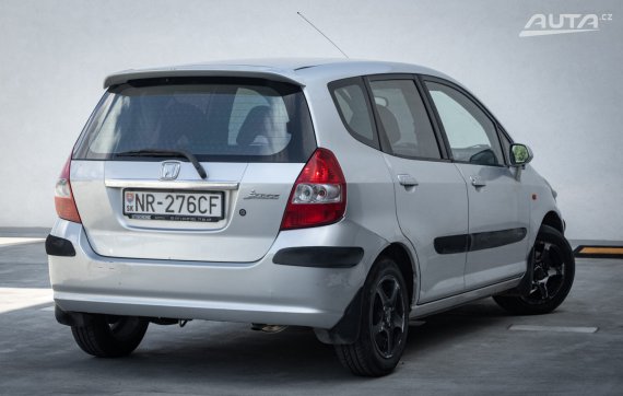 Honda Jazz 1.2 LS, 57kW, M5, 5d. / AJ NA SPLÁTKY / PROTIÚČET / 2003 stříbrná metalíza