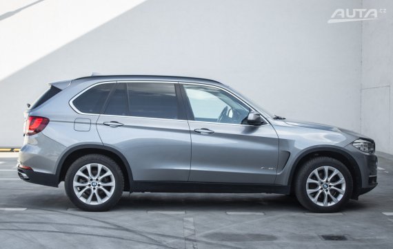 BMW X5 xDrive40e A/T, 155kW, A7 / AJ NA SPLÁTKY / PROTIÚČET / 2016 šedá