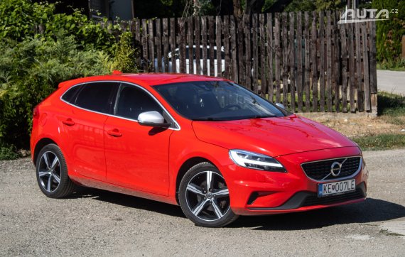 Volvo V40 T2 2.0 R-Design / 90kW / M6 / ZÁRUKA / AJ NA SPLÁTKY / PROTIÚČET 2017 červená