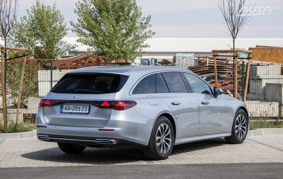 Mercedes-Benz E trieda Kombi E 200 T Avantgarde mHEV A/T, 150 kW (2024) / AJ NA SPLÁTKY / PROTIÚČ 2024 šedá
