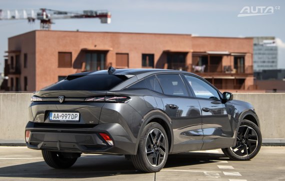 Peugeot 408 1.2 PureTech GT / 96kW / A8 / ZÁRUKA / AJ NA SPLÁTKY / PROTIÚČET 2023 šedá