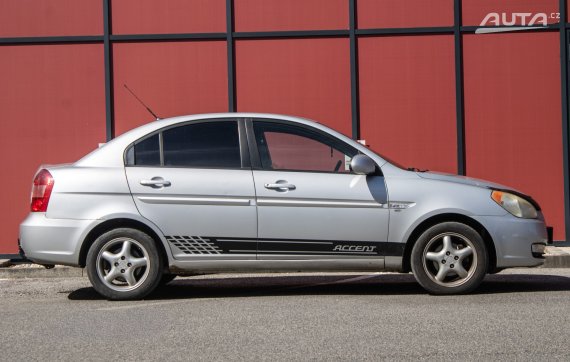 Hyundai Accent 1.5 CRDi VGT, 81kW (2009) / AJ NA SPLÁTKY / PROTIÚČET / 2009 stříbrná metalíza