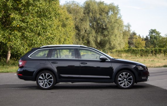 Škoda Octavia Combi 2.0 TDI Scout 4x4 DSG, 135kW (2019) / AJ NA SPLÁTKY / PROTIÚČET / 2019 černá