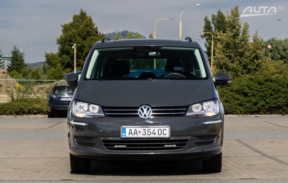 Volkswagen Sharan 2.0 TDI BMT Trendline / 103kW / M6 / ZÁRUKA / AJ NA SPLÁTKY / PROTIÚČET 2012 šedá