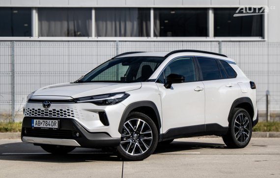 Toyota Corolla Cross 1.8 Hybrid e-CVT Style 2025 / AJ NA SPLÁTKY / PROTIÚČET 2025 - hlavní pohled