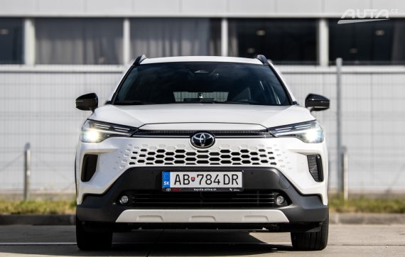 Toyota Corolla Cross 1.8 Hybrid e-CVT Style 2025 / AJ NA SPLÁTKY / PROTIÚČET 2025 bílá