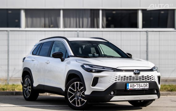 Toyota Corolla Cross 1.8 Hybrid e-CVT Style 2025 / AJ NA SPLÁTKY / PROTIÚČET 2025 bílá
