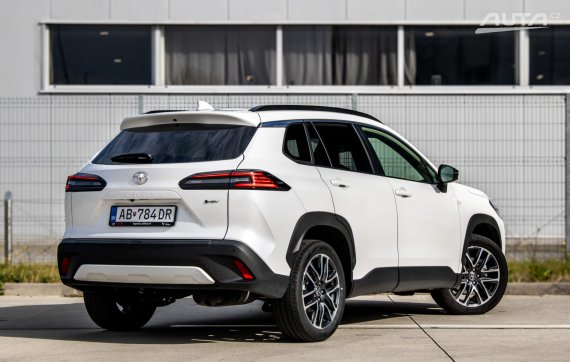 Toyota Corolla Cross 1.8 Hybrid e-CVT Style 2025 / AJ NA SPLÁTKY / PROTIÚČET 2025 bílá