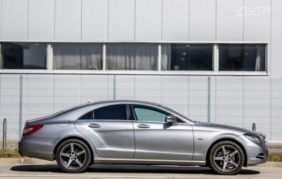 Mercedes-Benz CLS Kupé 350 4MATIC CDI BE 195kW AT/7 / AJ NA SPLÁTKY / PROTIÚČET 2012 šedá
