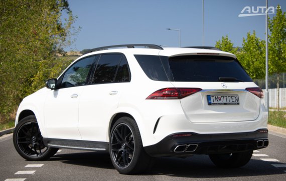 Mercedes-Benz GLE SUV 300d 7 MIEST 2021 bílá
