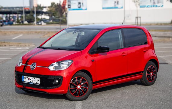 Volkswagen Up! 1.0 BMT 75k 55kW MT/5 2013 / AJ NA SPLÁTKY / PROTIÚČET 2013 - hlavní pohled