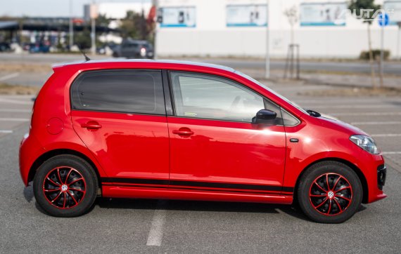 Volkswagen Up! 1.0 BMT 75k 55kW MT/5 2013 / AJ NA SPLÁTKY / PROTIÚČET 2013 červená