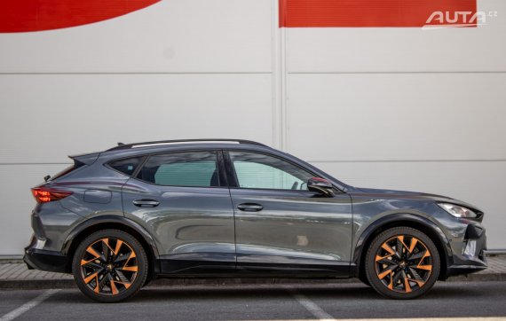 Cupra Formentor AT/7 245kW 4x4 / AJ NA SPLÁTKY / PROTIÚČET 2025 šedá