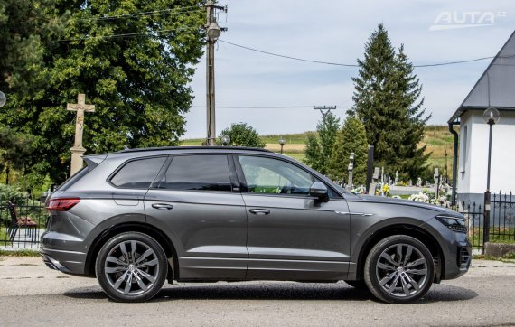 Volkswagen Touareg R-Line ONE Million 4Motion Tiptronic 210kW / AJ NA SPLÁTKY / PROTIÚČET 2020 šedá