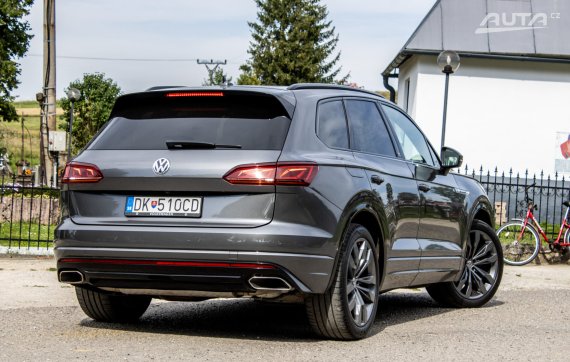 Volkswagen Touareg R-Line ONE Million 4Motion Tiptronic 210kW / AJ NA SPLÁTKY / PROTIÚČET 2020 šedá