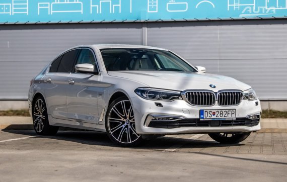 BMW Rad 5 520d Luxury line 140kW AT/8 RWD 2017 / AJ NA SPLÁTKY / PROTIÚČET 2017 bílá