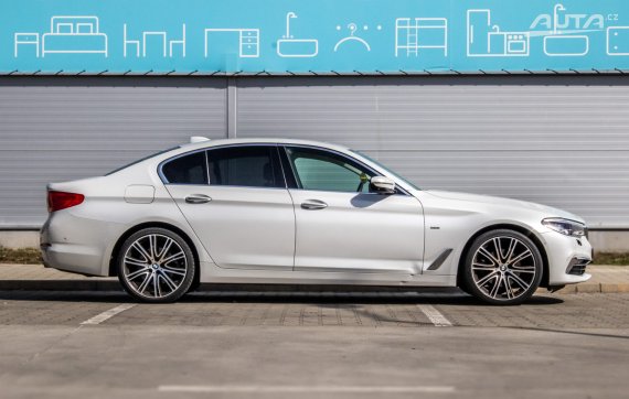 BMW Rad 5 520d Luxury line 140kW AT/8 RWD 2017 / AJ NA SPLÁTKY / PROTIÚČET 2017 bílá