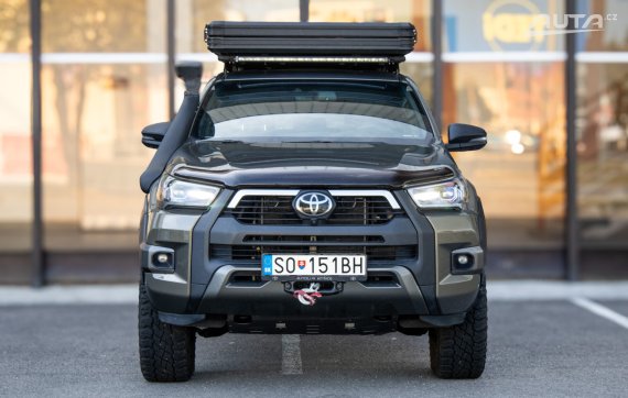 Toyota Hilux DC 2.8 D-4D Invincible AT/6 4x4 150kW 2022 / AJ NA SPLÁTKY / PROTIÚČET 2022 zelená