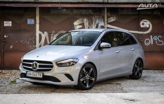 Mercedes-Benz B trieda 180 A/T, 100 KW, A7 / AJ NA SPLÁTKY / PROTIÚČET / 2021 - hlavní pohled
