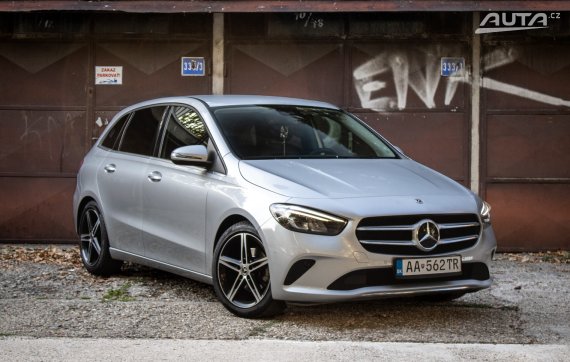 Mercedes-Benz B trieda 180 A/T, 100 KW, A7 / AJ NA SPLÁTKY / PROTIÚČET / 2021 stříbrná metalíza