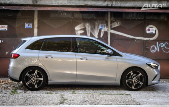 Mercedes-Benz B trieda 180 A/T, 100 KW, A7 / AJ NA SPLÁTKY / PROTIÚČET / 2021 stříbrná metalíza