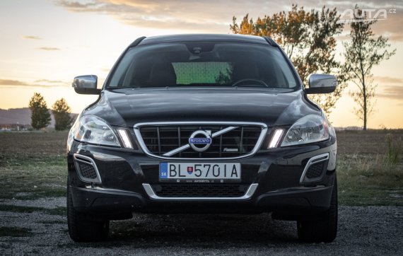 Volvo XC60 D5 AWD R-Design Geartronic, 158kW, A6 / AJ NA SPLÁTKY / PROTIÚČET / 2012 černá