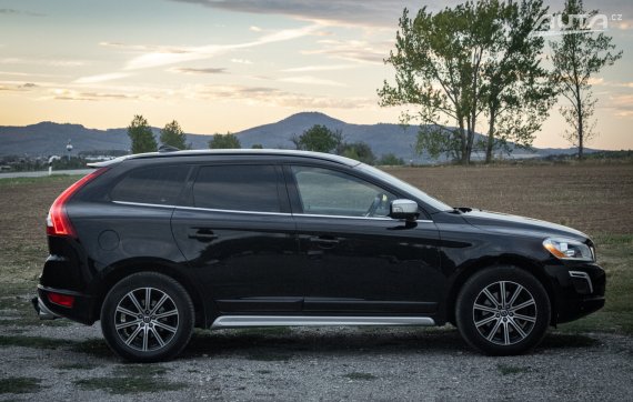 Volvo XC60 D5 AWD R-Design Geartronic, 158kW, A6 / AJ NA SPLÁTKY / PROTIÚČET / 2012 černá