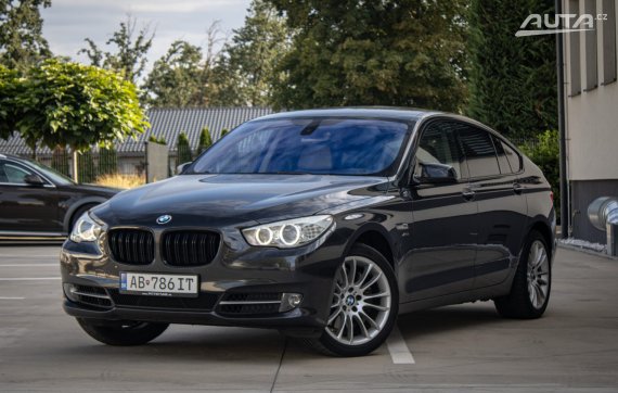 BMW Rad 5 GT 535d xDrive / 220kW / A8 / AJ NA SPLÁTKY / PROTIÚČET 2011 - hlavní pohled