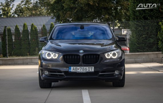 BMW Rad 5 GT 535d xDrive / 220kW / A8 / AJ NA SPLÁTKY / PROTIÚČET 2011 šedá