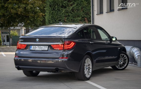 BMW Rad 5 GT 535d xDrive / 220kW / A8 / AJ NA SPLÁTKY / PROTIÚČET 2011 šedá